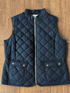St. John’s Bay Black Quilted Vest L Gold Hardware Snap Pockets Classic Preppy